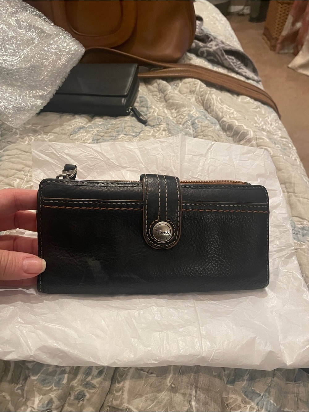 Fossil Black Leather Snap-Closure Wallet with Contrast Stitching